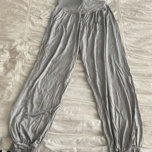 Very soft never worn yoga pants